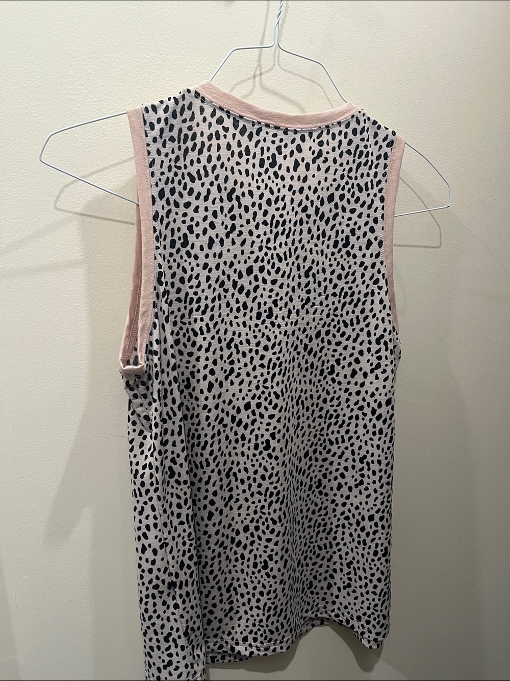 🖤🩷 Sleeveless Cheetah-Print Tank Top - Pink/Black - Picture 6 of 10